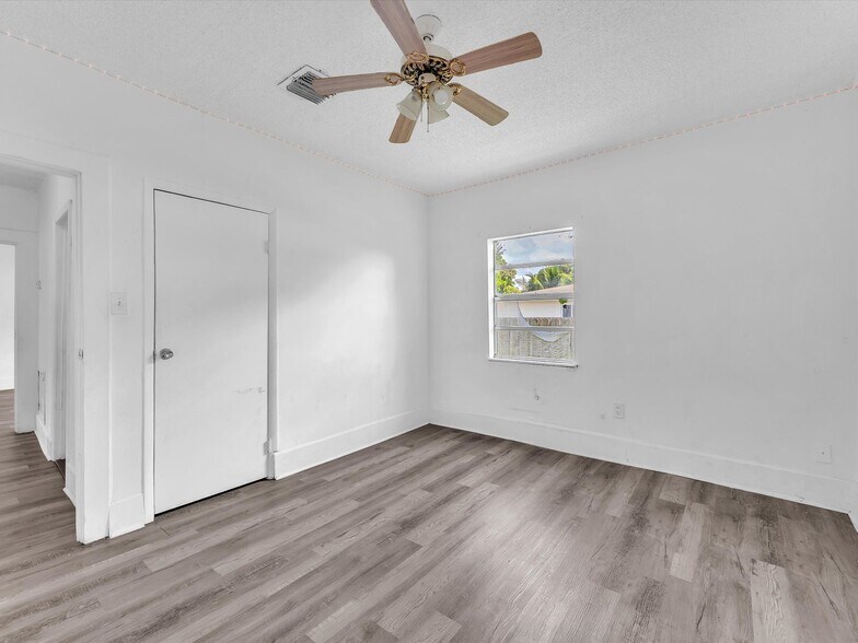 More Photos Of 1932 Dewey St, Hollywood Land For Sale