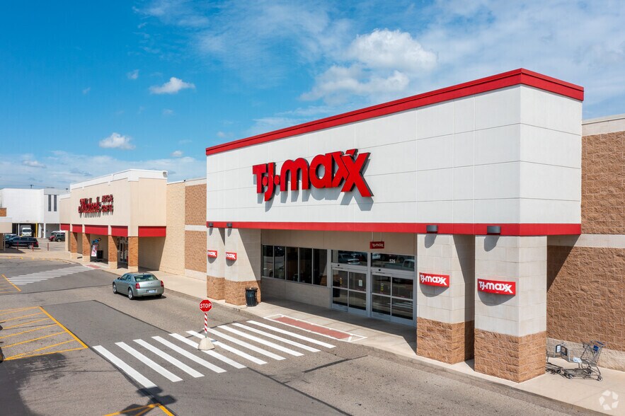 More Photos Of 310 N Clippert St, Lansing Unknown For Lease