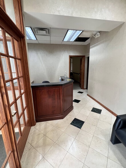 More Photos Of 27750 Middlebelt Rd, Farmington Hills Office For Lease