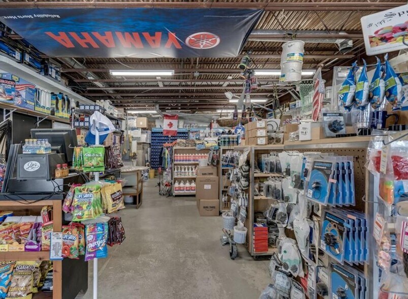 More Photos Of 16 Bethune St, Alexandria Bay Marina For Sale