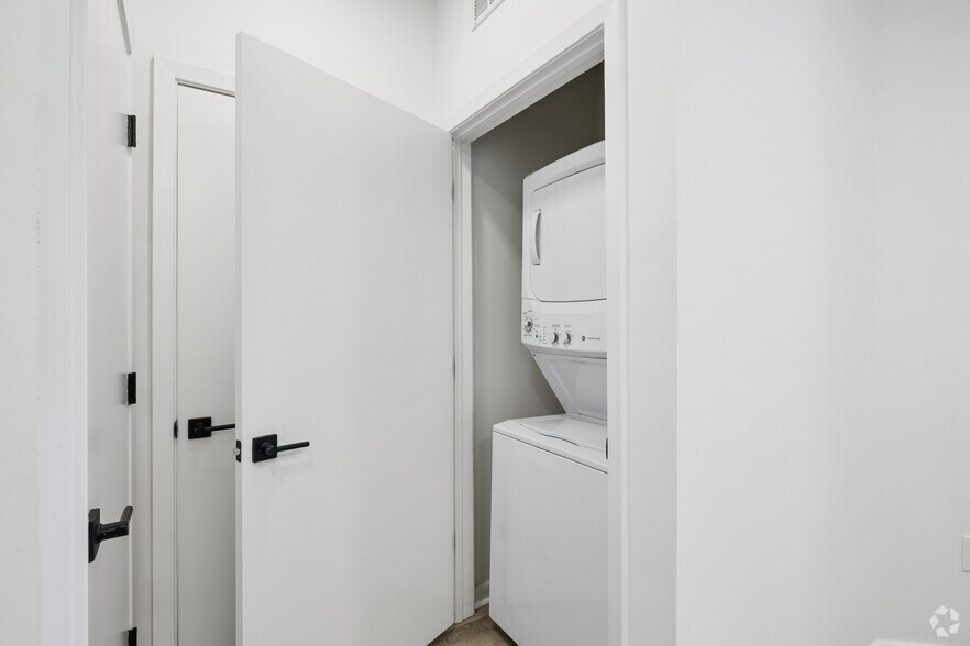 More Photos Of 725-735 Coleman Blvd, Mount Pleasant Apartments For Lease