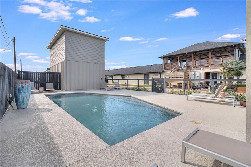 More Photos Of 121 Cut Off Rd, Port Aransas Office For Sale