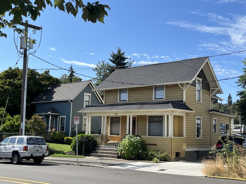 Primary Photo Of 212 14th St, Oregon City Office Residential For Lease