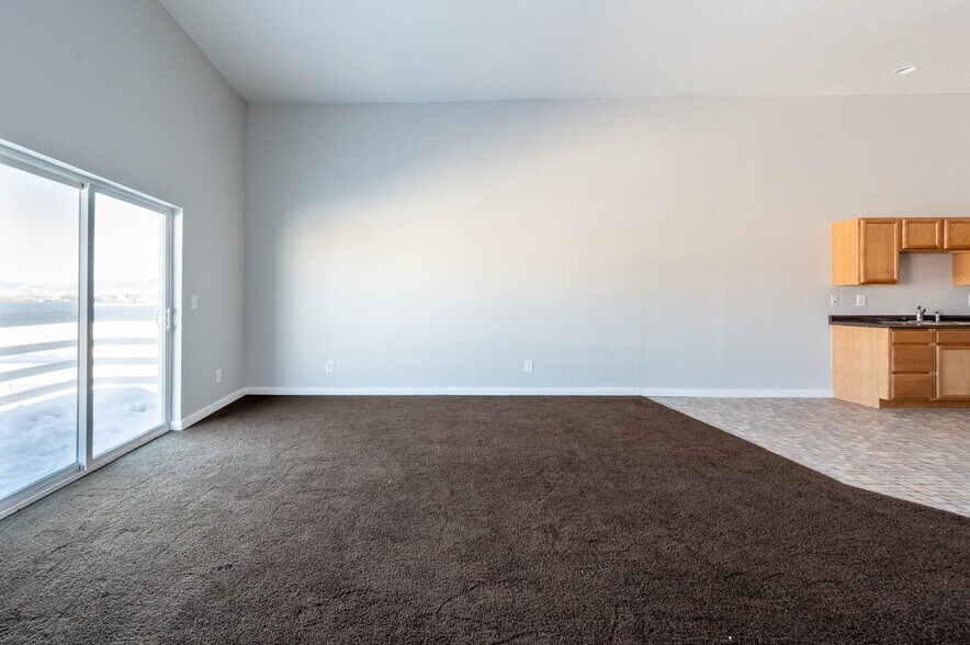 More Photos Of 211 Jetway Dr, Belgrade Flex For Sale