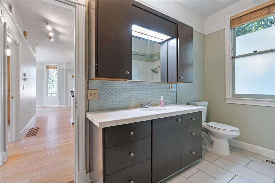More Photos Of 2606 SE Pine St, Portland Apartments For Sale