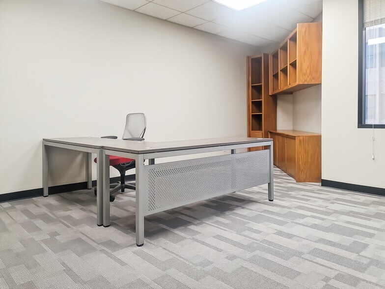 More Photos Of 1300 K St, Modesto Coworking Space