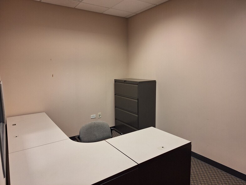 More Photos Of 1145 Mitchell Ct, Crystal Lake Flex For Sale