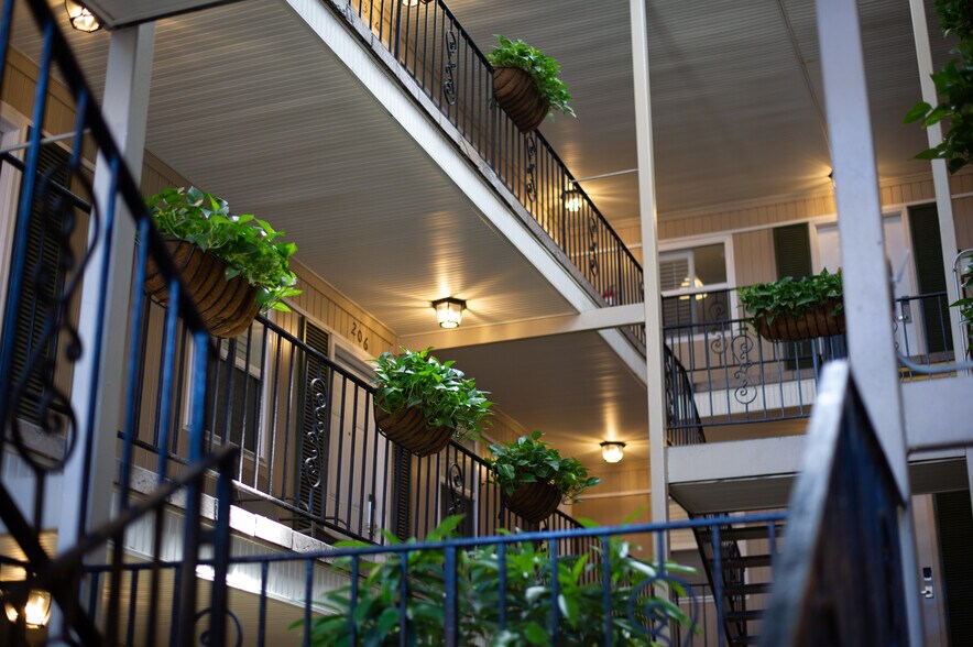 More Photos Of 519 Frenchmen St, New Orleans Hotel For Sale
