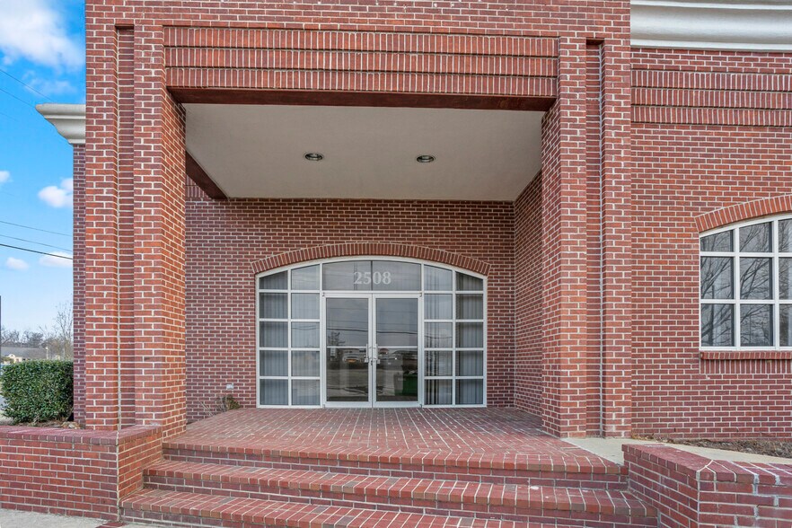 More Photos Of 2508 Lakeland Dr, Flowood Office For Lease