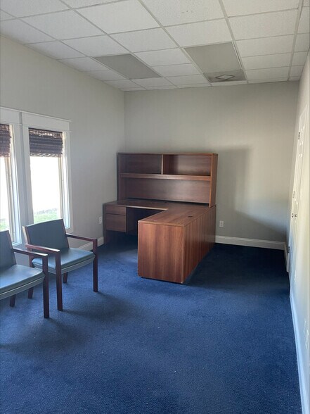 More Photos Of 913 Gulf Breeze Pky, Gulf Breeze Storefront Retail Office For Sale