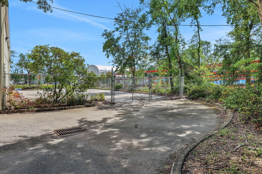 More Photos Of 201 Pickettville Rd, Jacksonville Warehouse For Lease