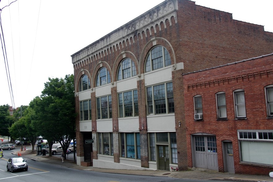 More Photos Of 110 W Johnson St, Staunton Office For Lease