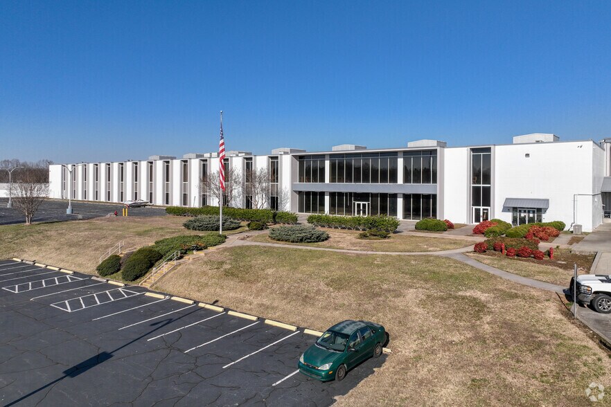 More Photos Of 90 Piedmont Industrial Dr, Winston-Salem Warehouse For Sale