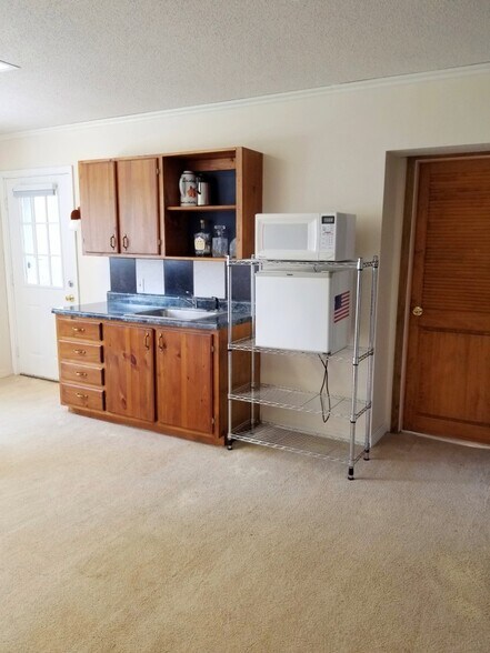 More Photos Of 250 Sunset Hills Dr, Sunrise Beach Storefront Retail Office For Sale