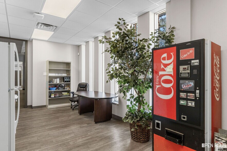 More Photos Of 915 9th St, Wichita Falls Office For Sale