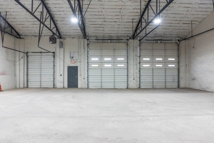 More Photos Of 122 Atando Ave, Charlotte Service For Lease