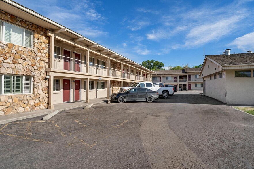 More Photos Of 423 W Main St, Vernal Hotel For Sale
