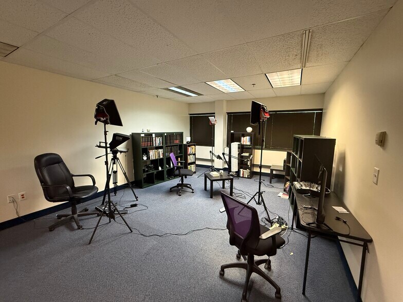 More Photos Of 8230 Boone Blvd, Vienna Office For Sale