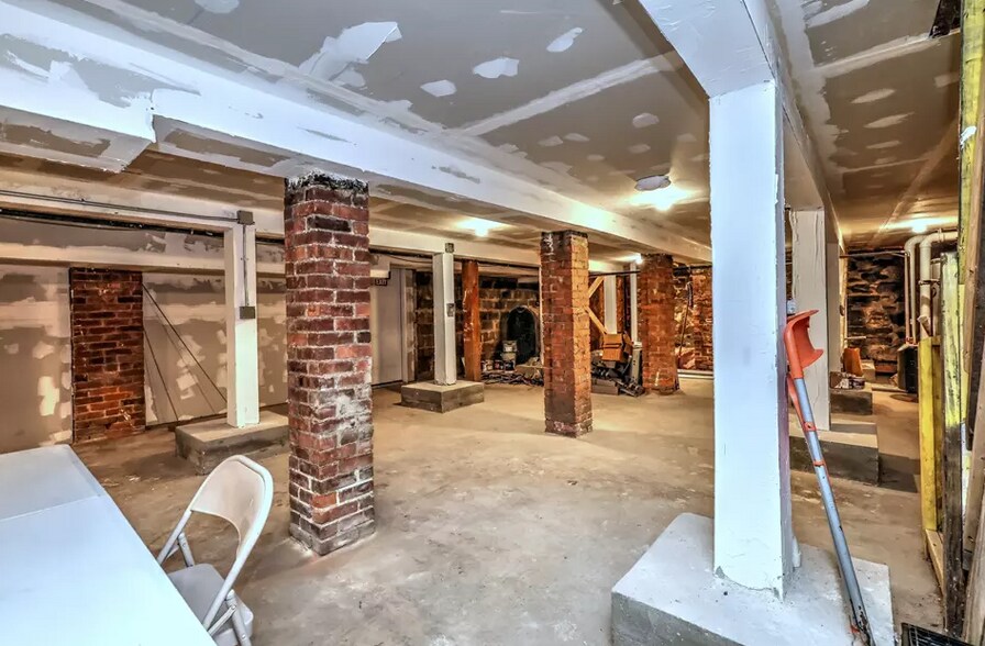 More Photos Of 420-428 Pembroke St, Bridgeport General Retail For Sale