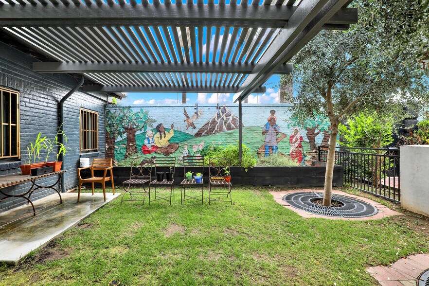 More Photos Of 435 S Boyle Ave, Los Angeles Office Residential For Sale