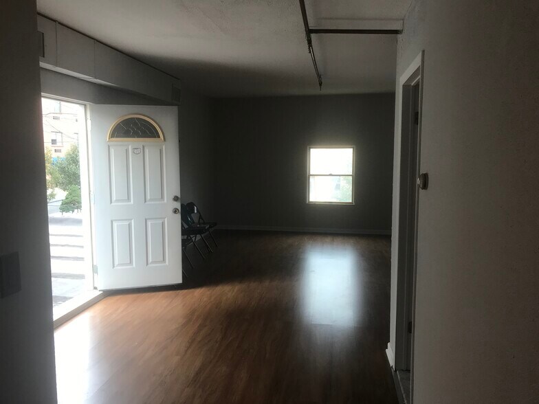 More Photos Of 2306 West St, Union City Auto Repair For Lease