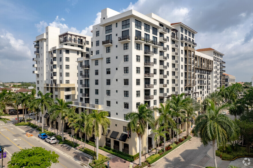 Primary Photo Of 9 Plaza Real S, Boca Raton Apartments For Lease