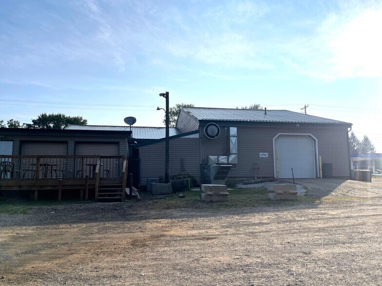 More Photos Of 2521 Waynesburg Dr SE, Canton General Retail For Sale