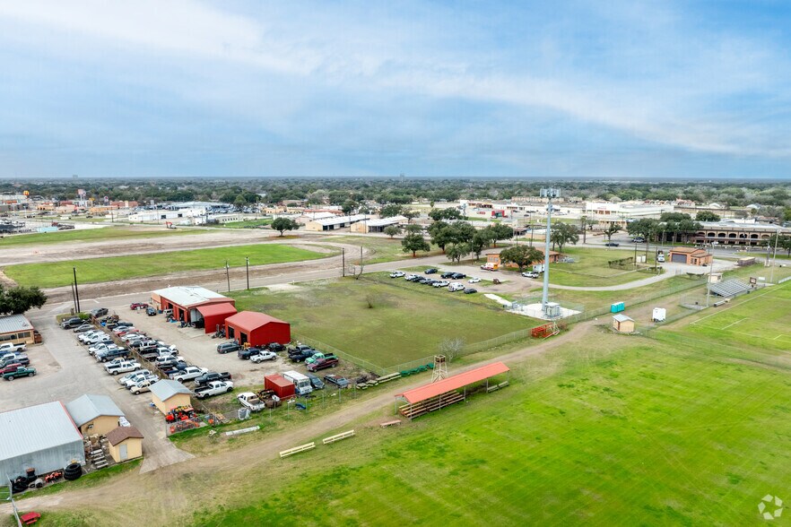 More Photos Of 150 Stadium Dr, Alice Land For Lease