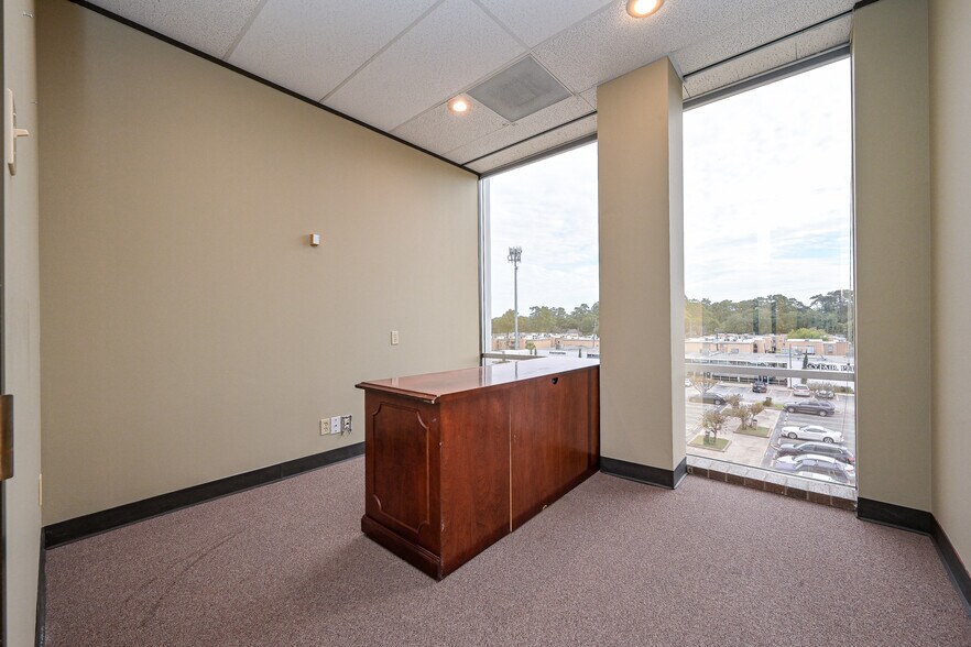 More Photos Of 5625 Cypress Creek Pky, Houston Office For Sale