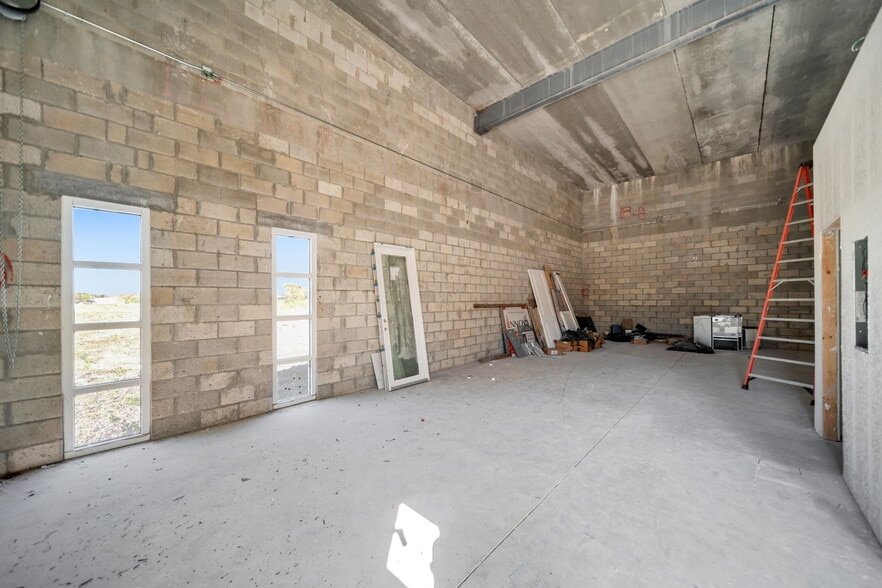More Photos Of 1913 NE 10th Ter, Cape Coral Flex For Lease