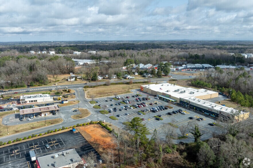 More Photos Of 203 Cedar Springs Rd, Spartanburg Unknown For Lease