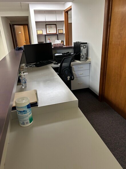 More Photos Of 1130 Vester Ave, Springfield Medical For Lease