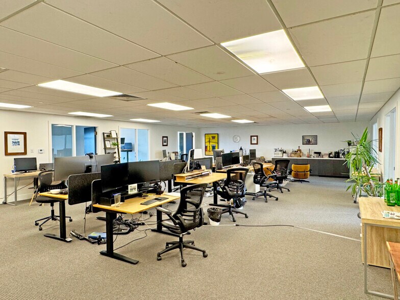 More Photos Of 1525 State St, Santa Barbara Serviced Offices For Sale