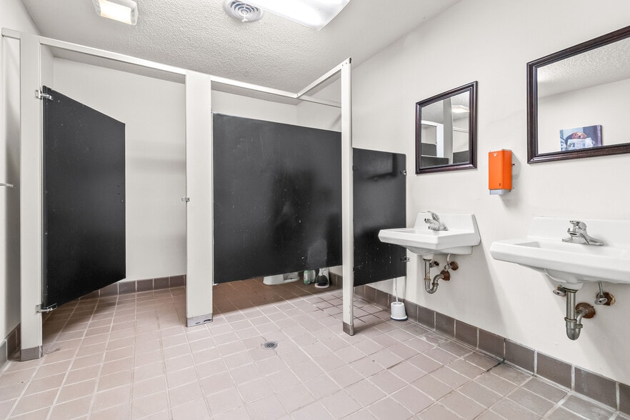 More Photos Of 136 Concord Rd, Jonesville Office For Sale