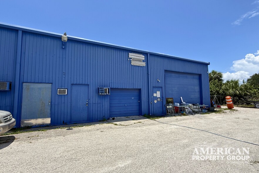 More Photos Of 36 W Dearborn St, Englewood Freestanding For Lease