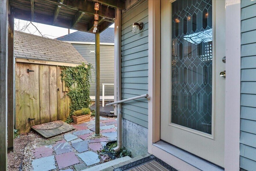 More Photos Of 139 A Bradford St, Provincetown Storefront Retail Residential For Sale