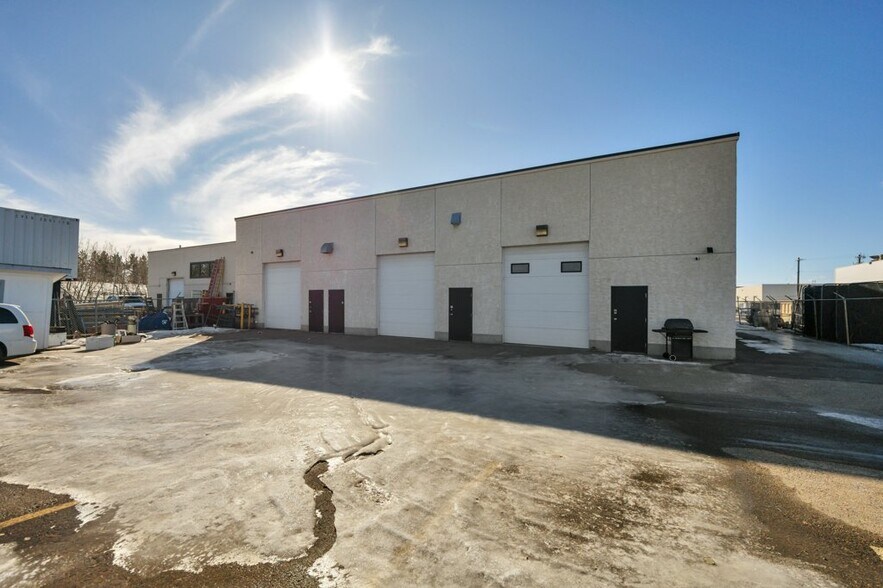 More Photos Of 4403-4413 94 St NW, Edmonton Light Distribution For Sale