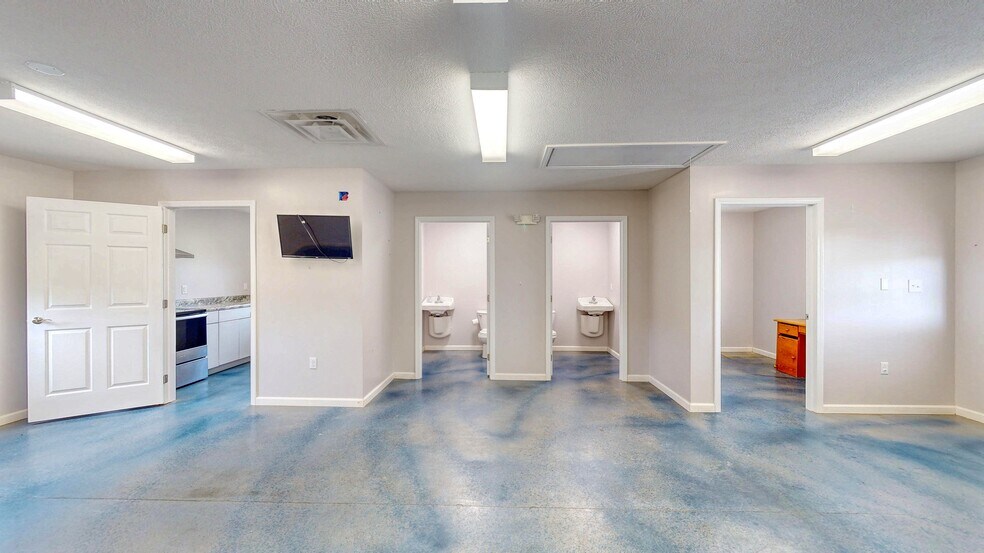 More Photos Of 63 Wallace Ln, Yuma Flex For Sale