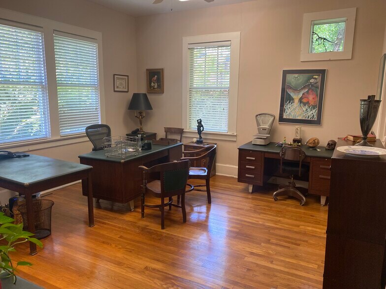 More Photos Of 717 King St, Columbia Office For Sale