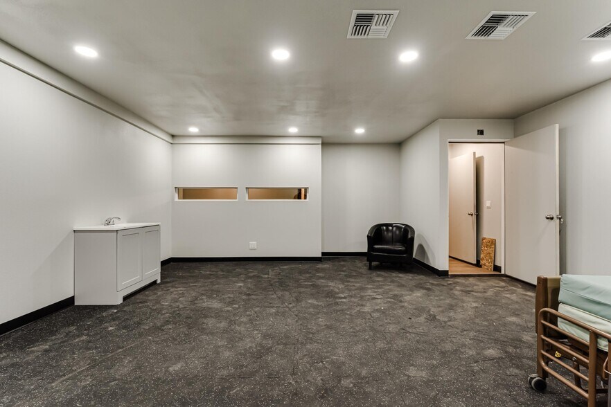 More Photos Of 810 S 2nd St, Harrisburg Warehouse For Lease