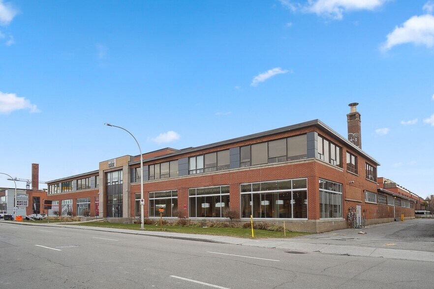 More Photos Of 4360 Ch de la Côte-de-Liesse, Mt Royal Showroom For Lease