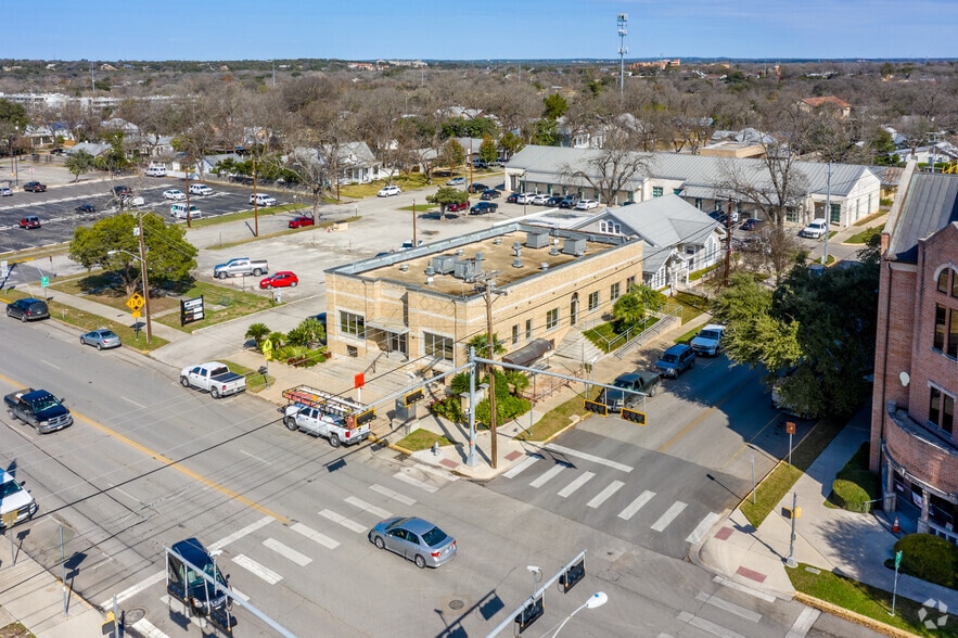 More Photos Of 105 E Mill St, New Braunfels Office For Lease