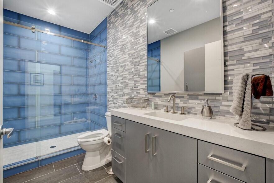 More Photos Of 545 W Sunset Rd, Henderson Flex For Sale