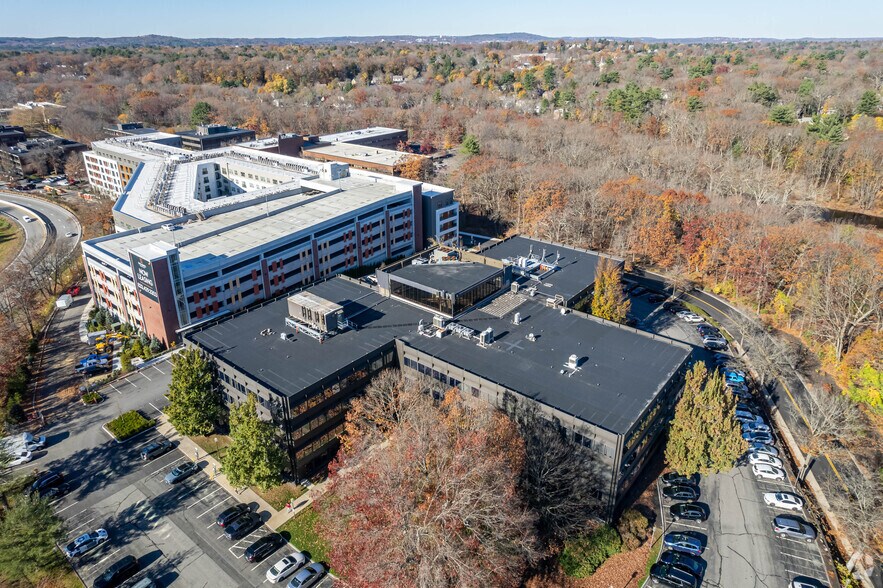 More Photos Of 20 William St, Wellesley Office For Lease