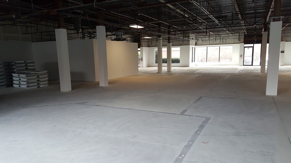 More Photos Of 125 Airport Dr, Westminster Unknown For Lease