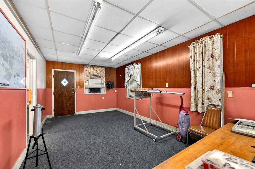 More Photos Of 401 E 6th St, Lampasas Warehouse For Sale
