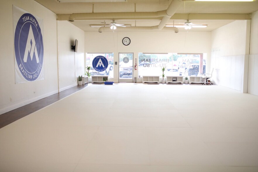 More Photos Of 801-877 Merchant St, Vacaville General Retail For Lease