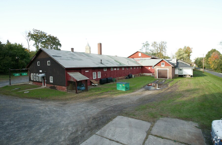 More Photos Of 141 Summer St, Plantsville Warehouse For Lease