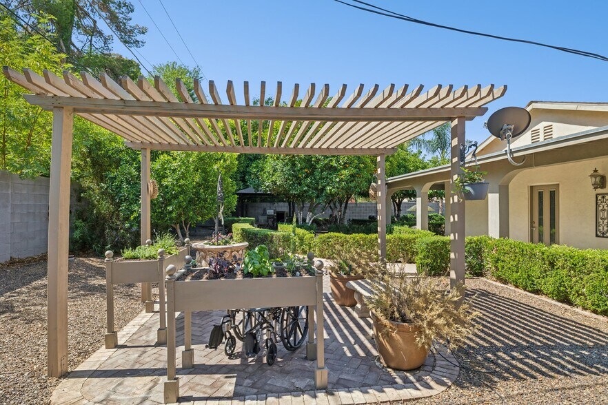 More Photos Of 3827 E Oak St, Phoenix Assisted Living For Sale