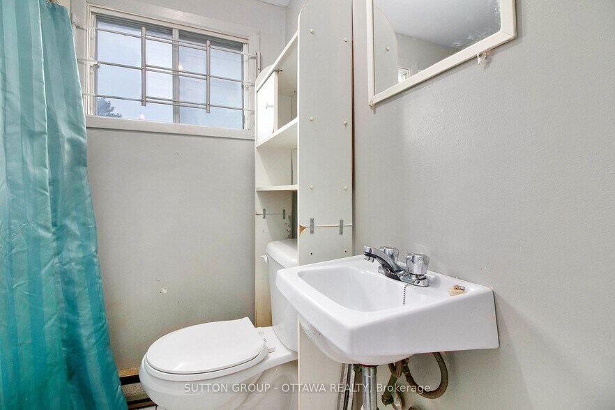 More Photos Of 397 Montreal Rd, Ottawa Office Residential For Sale